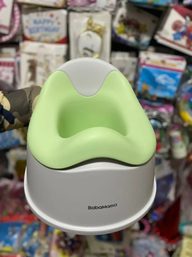 Comfortable and secure design for potty training.