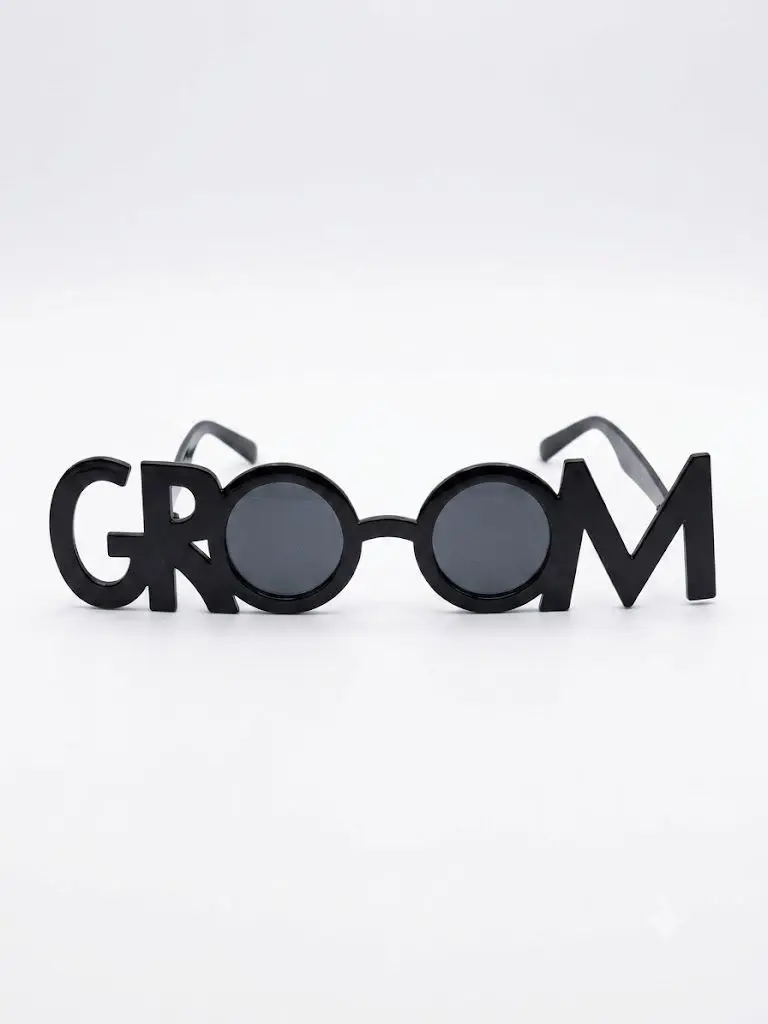 Groom eye glass