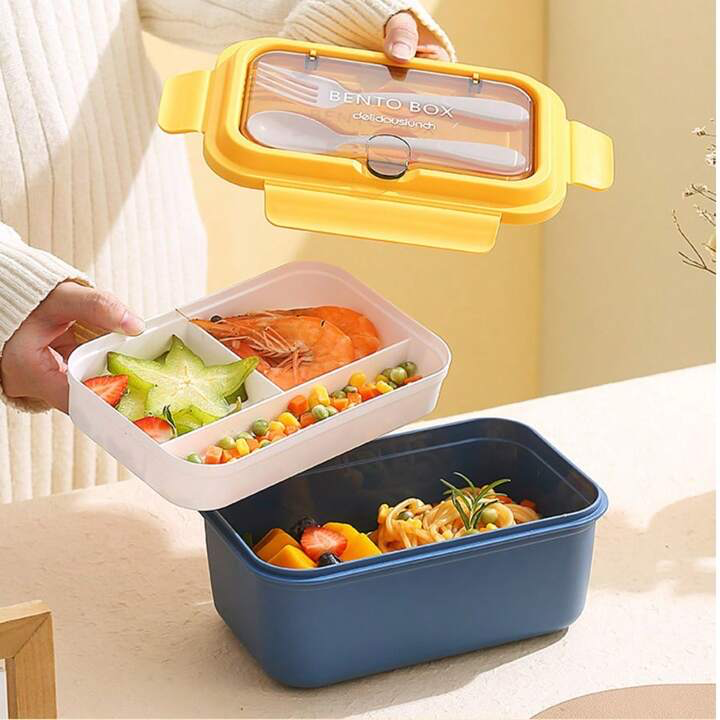 Lunch box featuring separate compartments to keep different food items organized (Green)