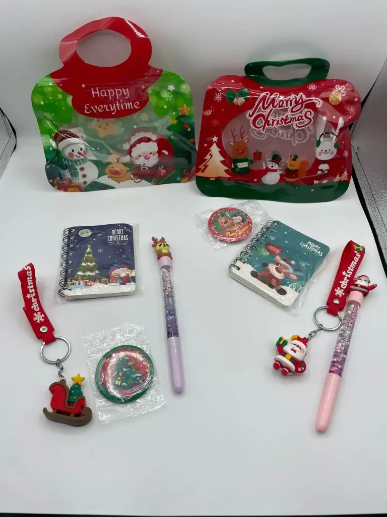 Christmas gift package, handle-top gift bag, mini notebook, pen, keychain, and circular badge