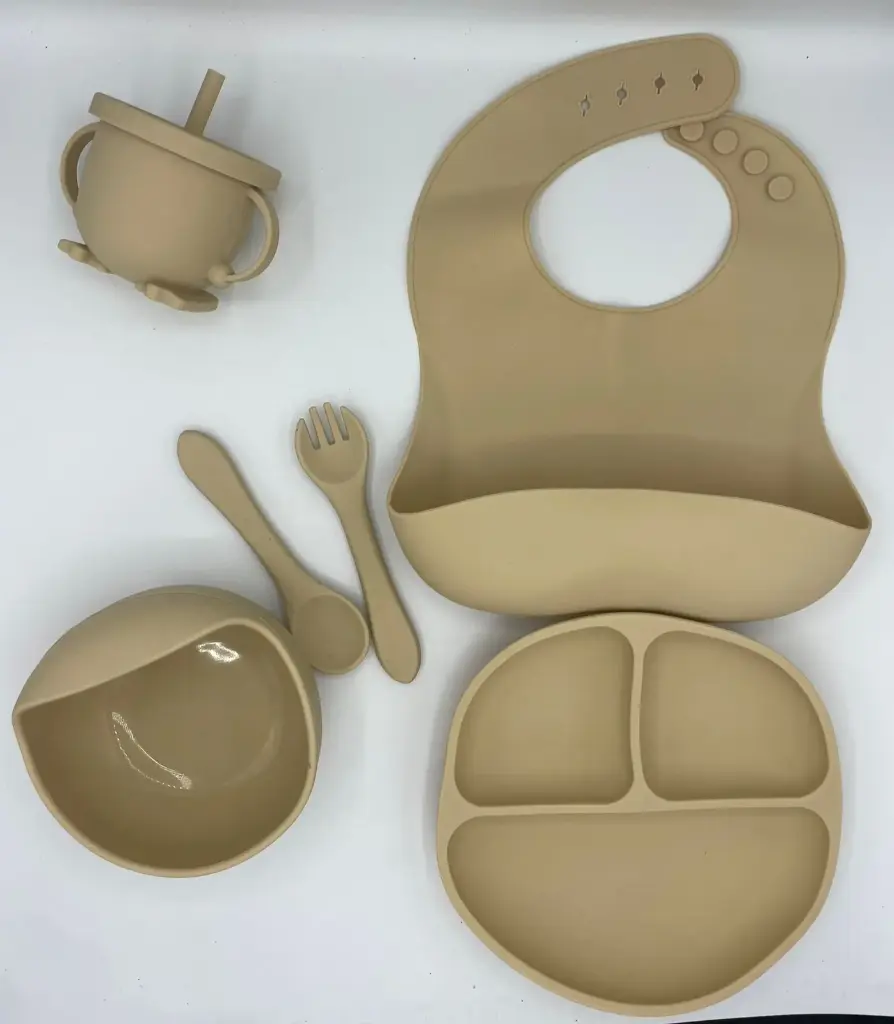 Silicone feeding set, It is made of 100% food-grade silicone, which is BPA-free, non-toxic, lead-free, phthalate-free, and PVC-free, ensuring safety for babies It is made of 100% food-grade silicone, which is BPA-free, non-toxic, lead-free, phthalate-free, and PVC-free, ensuring safety for babies (Beige)